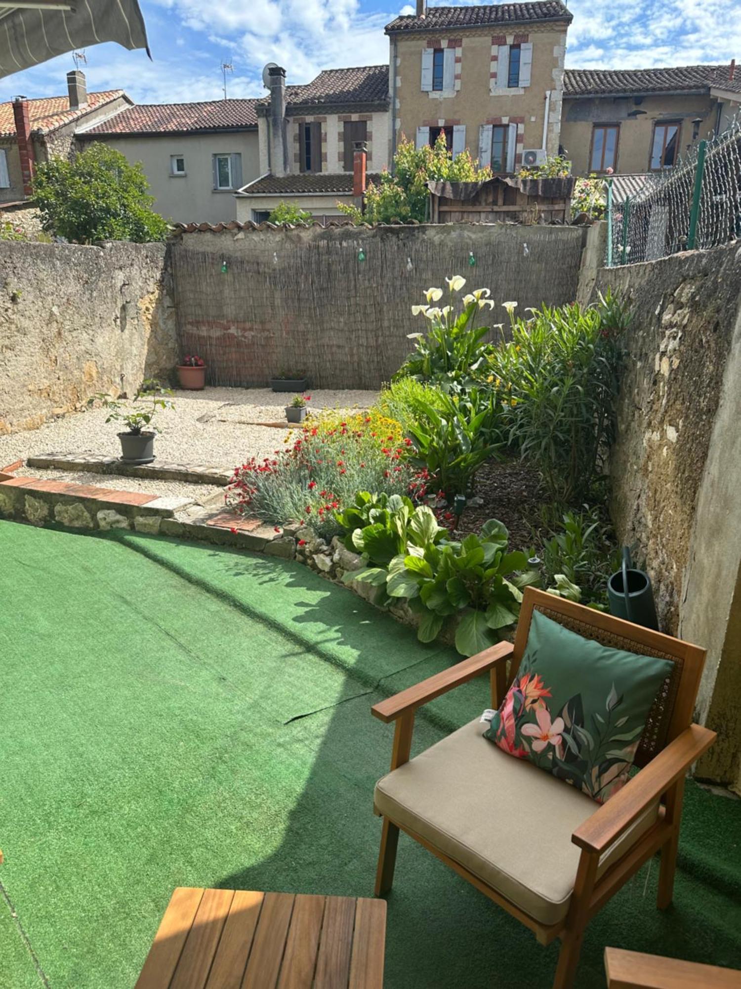 Appartement En Rez De Jardin Tout Equipe Fleurance Exterior foto